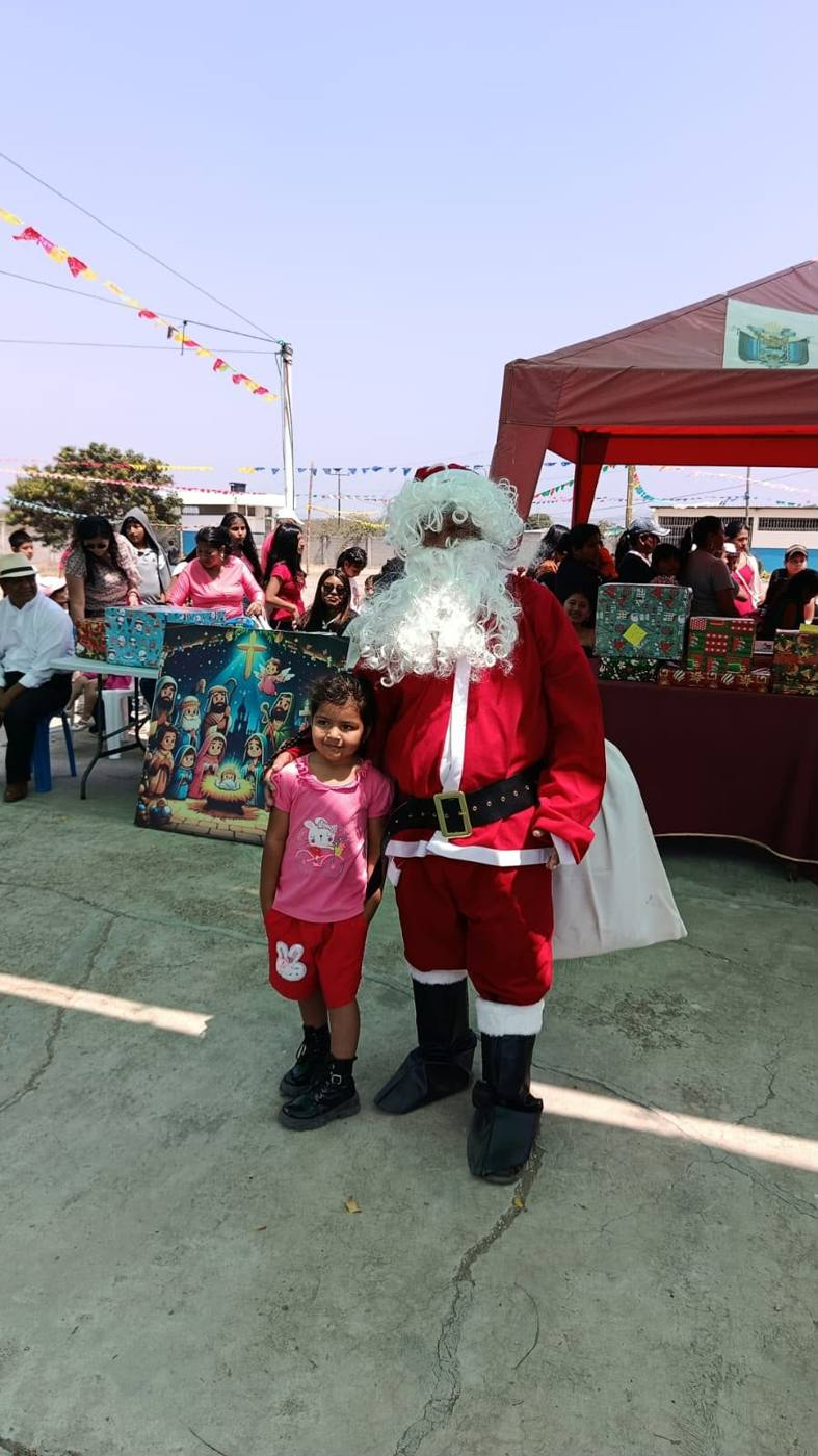 Papá Noel con una niña