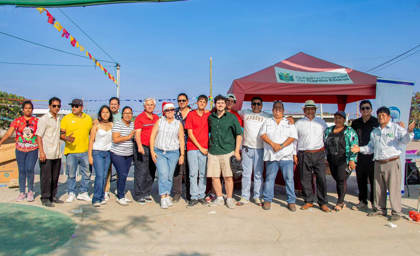 Equipo de voluntarios de la fundación en una jornada comunitaria